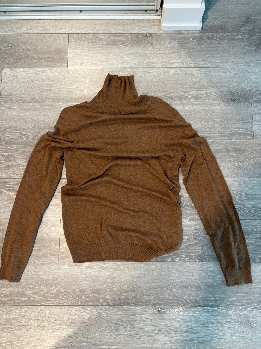 RW&CO Men's Brown Turtleneck Sweater - Classic Lightweight Knit